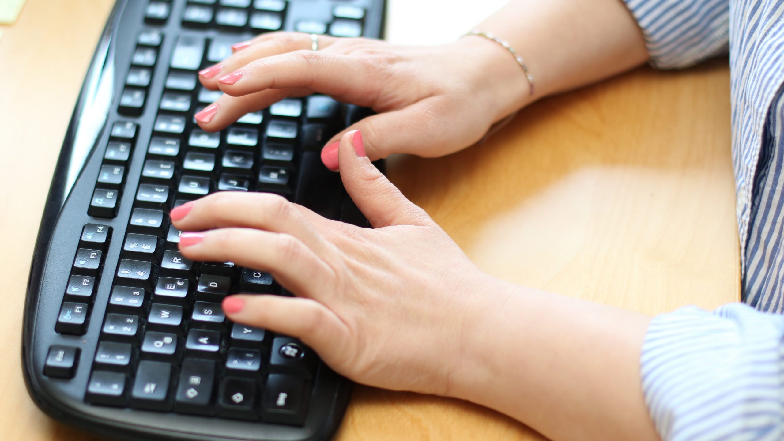 Texter beim Schreiben